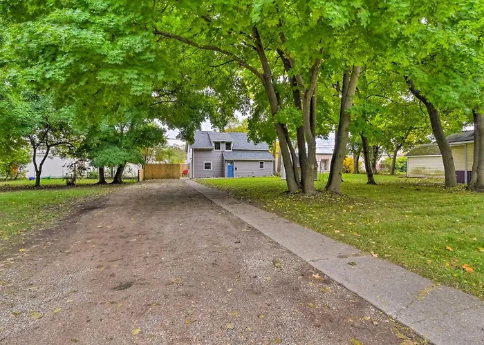 Centrally Located Mount Pleasant Retreat!