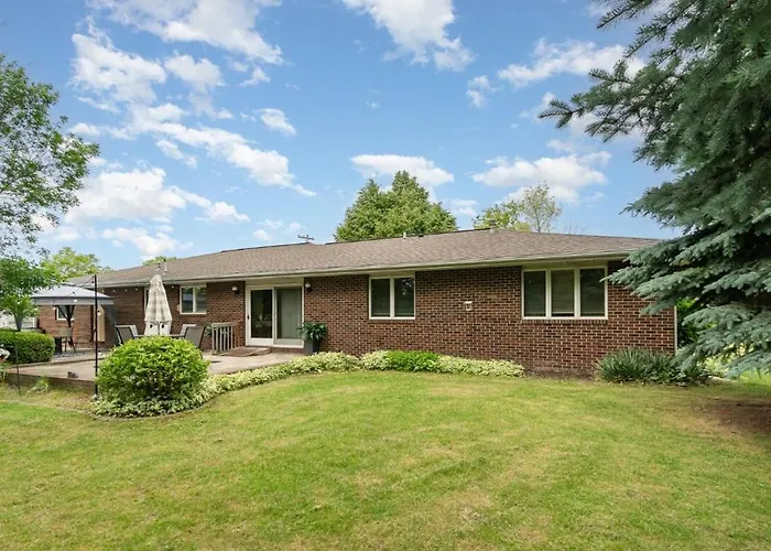 Large Family Home, Sleeps 12, Handicap Accessible, Long Term Stays Welcome