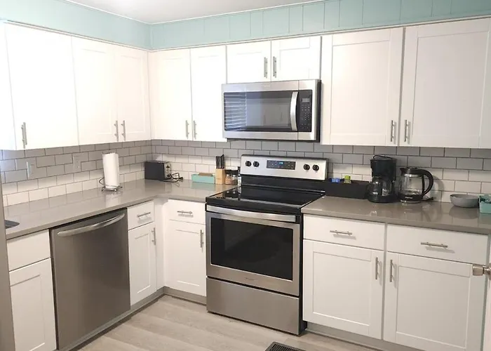 Blue Horizon Lake House - Renovated 3Br 2Ba On The Beach